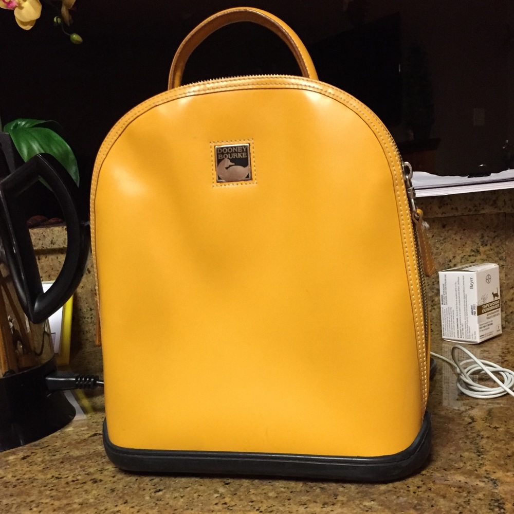 Beautiful Dooney & Bourke backpack purse